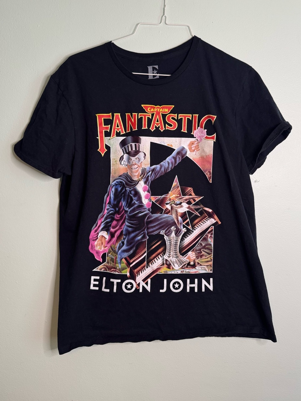 Elton John Captain Fantastic Graphic T-Shirt (XL)
